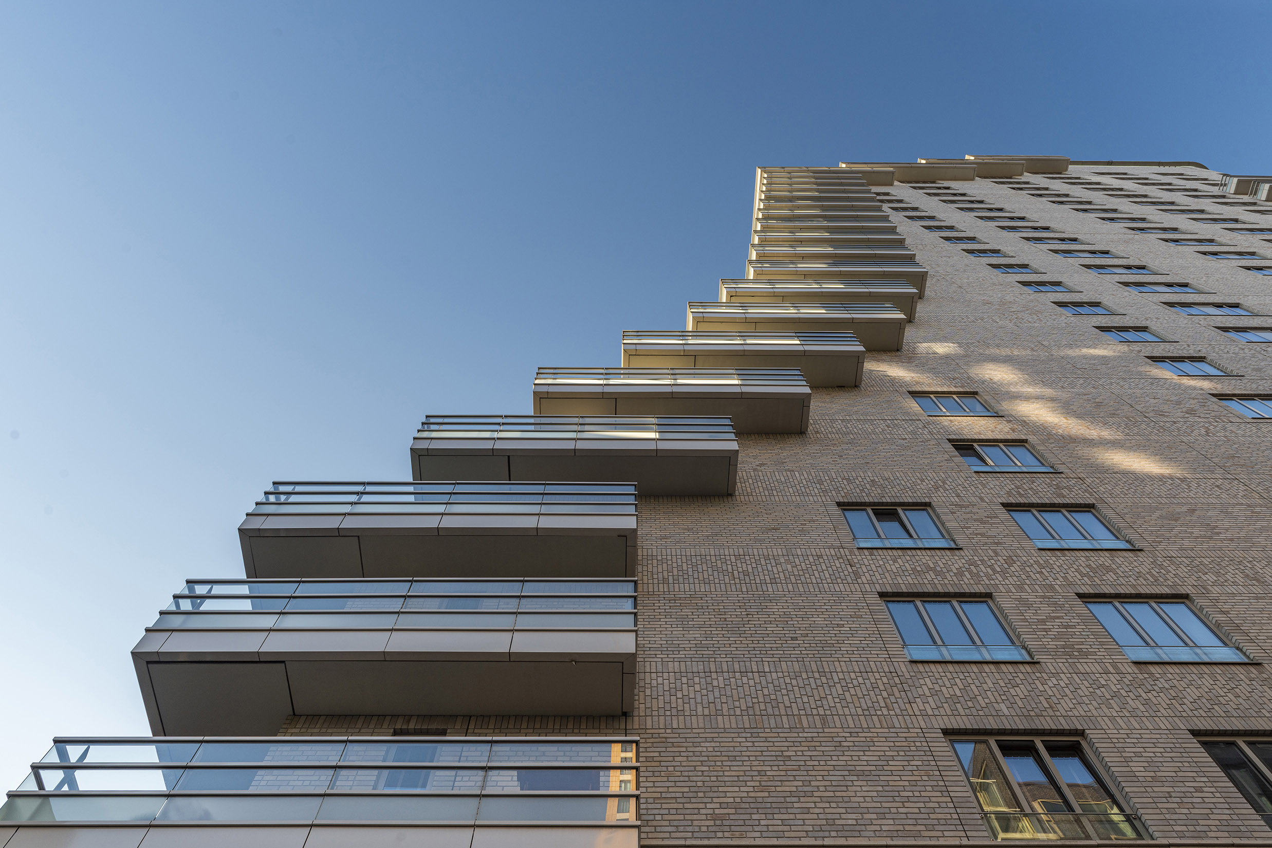 Een appartementencomplex met blokverwarming