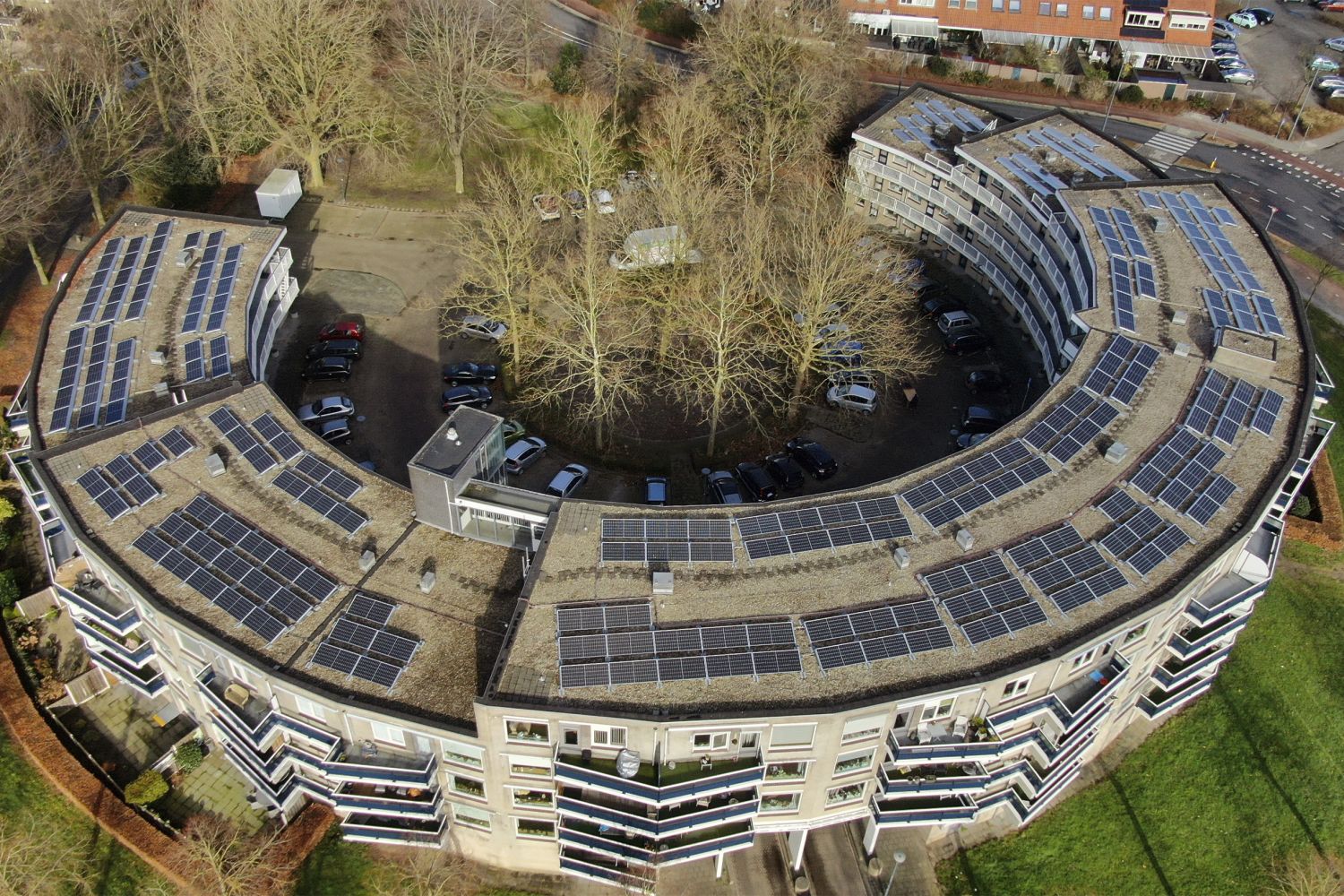 Thuisvester en woonkwartier verduurzamen met zonnecooperatie uitonsdak